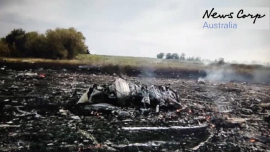 “Gab es ein zweites Flugzeug?” – Neues Videomaterial zeigt Absturzstelle von MH17 Minuten nach dem Abschuss der Boeing