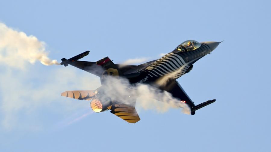 Bomben auf Kobane - Türkei bombardiert die bisher schlagkräftigsten Gegner des Islamischen Staates