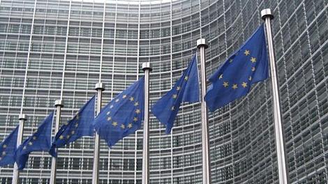 Europäische Kommission: Griechenland sollte in der Eurozone bleiben