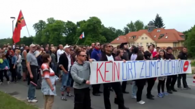 In Sachsen kippt die Stimmung: Zahlreiche Gewaltakte gegen Flüchtlingsunterkünfte, Auto von Linken-Politiker gesprengt
