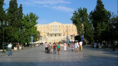 Live: Athener strömen auf Syntagma-Platz und erwarten mit Spannung das Ergebnis des Referendums