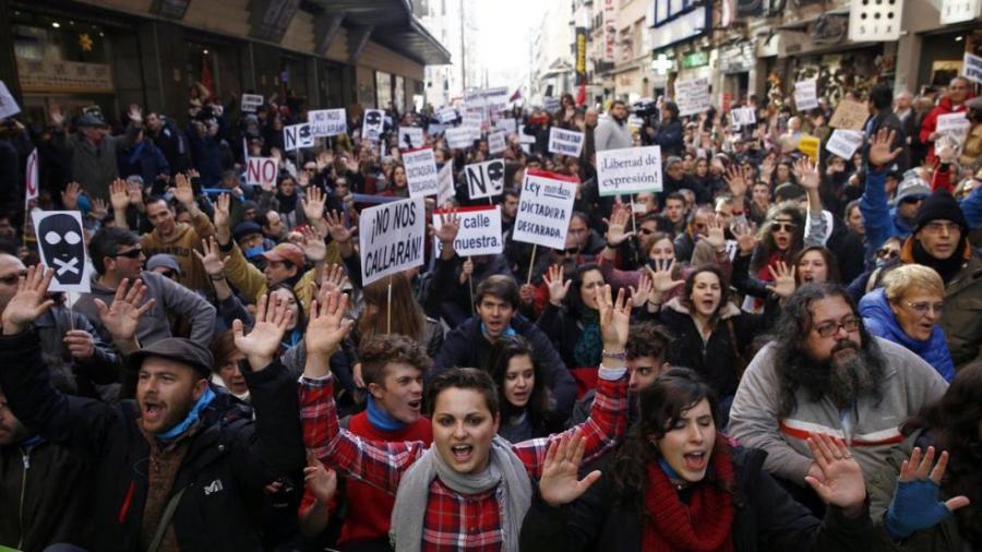 Drakonische Strafen für Facebook-Kommentar: Spanien wendet neues Knebelgesetz gegen kritische Bürger an