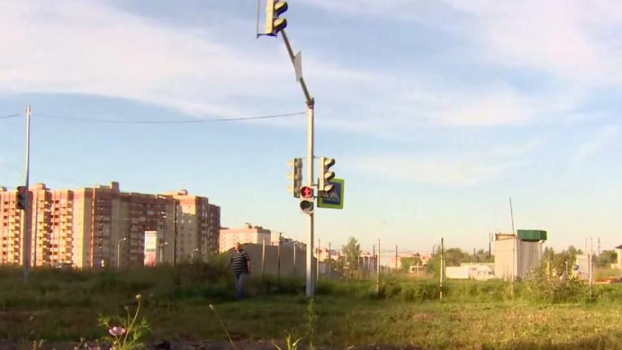 Russland investiert auch in Zeiten der Krise: 30.000 Euro Ampel mitten auf dem Acker