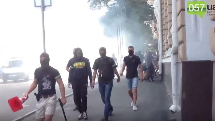 "Stimmung wie beim Odessa-Massaker" - Rechter Sektor greift Kundgebung des Oppositionsblocks in Charkiw an