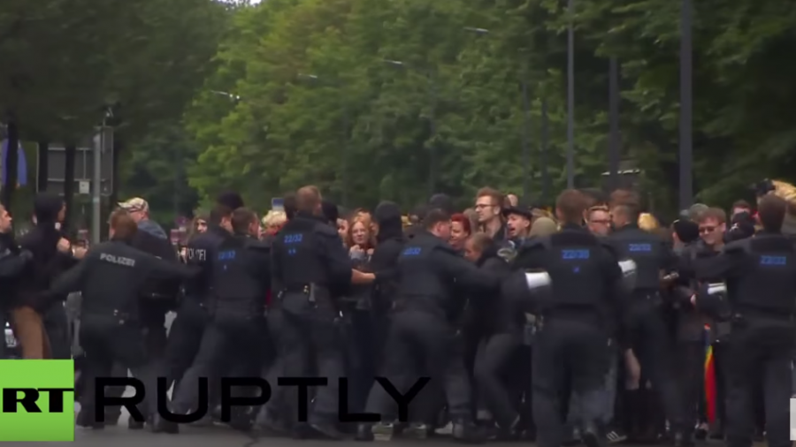 Dresden: Rangeleien zwischen AFD- und Antifa-Anhängern bei Protest gegen aktuelle Asylpolitik