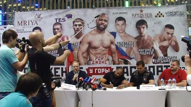 US-Boxer Roy Jones bittet Putin bei einer Tasse Tee auf der Krim um russische Staatsbürgerschaft