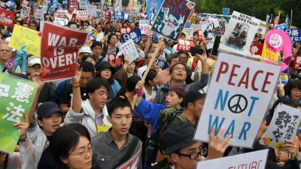Japanische Friedensbewegung erwacht: 120.000 demonstrieren gegen neues Gesetz für Kriegseinsätze