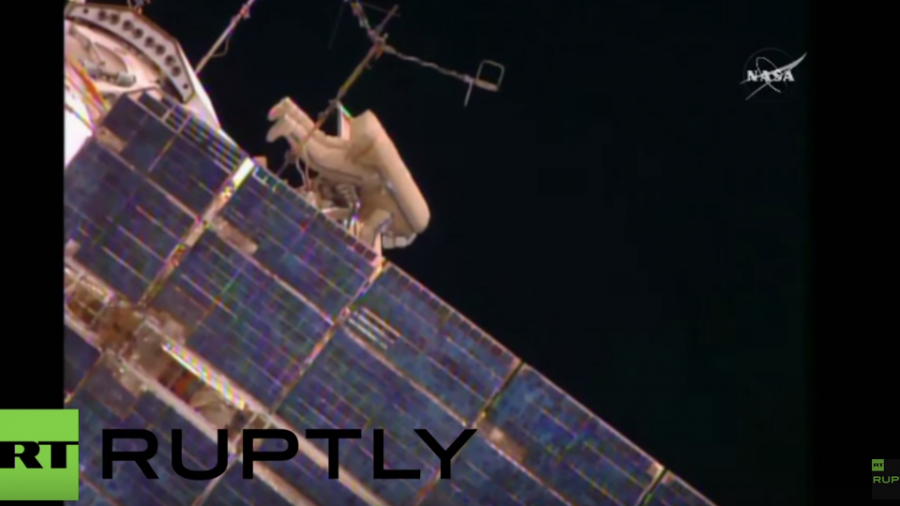 Russische Kosmonauten verlassen die ISS für einen Weltraumspaziergang