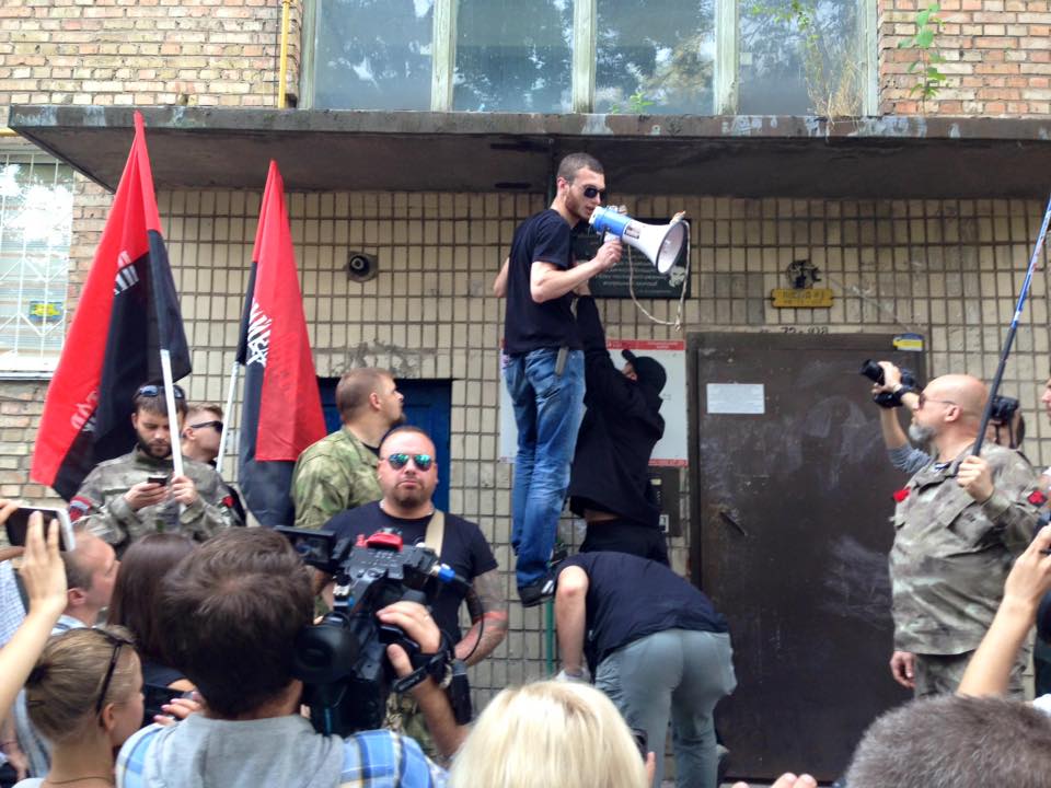 Ukraine: Rechter Sektor zerstört Gedenktafel für ermordeten Journalisten und ehrt die Mörder