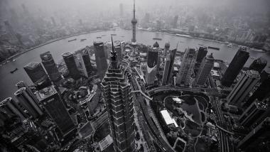 Chinas Aktienmärkte vor größtem Minus seit 20 Jahren – Auch Wall Street verzeichnet stärksten Einbruch seit 2011