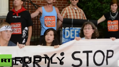 USA: Protest und Sitzblockade vor dem Haus von US- Außenminister John Kerry