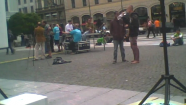 Live: Aktivisten, Künstler und Redner versammeln sich zum Friedensfest in München