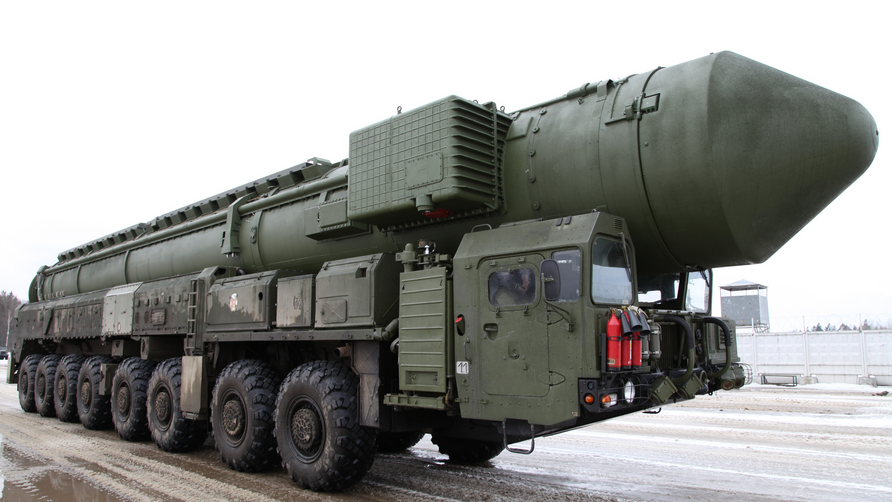 Russische Interkontinentalrakete 2015, https://deutsch.rt.com/32634/international/kalter-krieg-2-0-russland-kuendigt-reaktionen-auf-neue-us-atombomben-in-buechel-an/