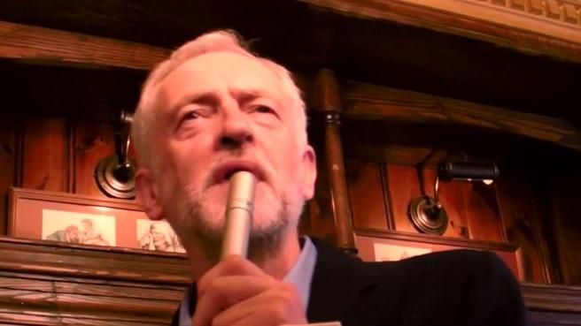 Erdrutschsieg für Labour-Rebell Corbyn – Britische Elite zittert und SPD zeigt sich verwirrt
