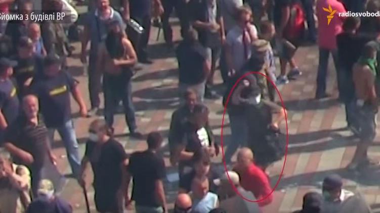 Granatwerfer vor Kiewer-Parlament ist Swoboda-Mitglied und Freicorps-Kämpfer im Donbass - Deutsche Medien sprechen weiterhin von "Unbekannten"