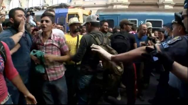 Live vom Keleti-Bahnhof nachdem er für Flüchtlinge wieder zugänglich ist