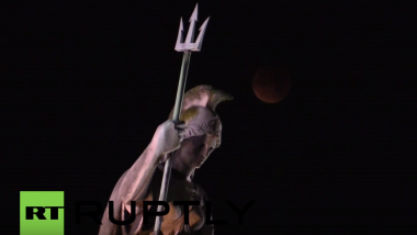 Wunderschöne Aufnahmen vom Super-Blutmond