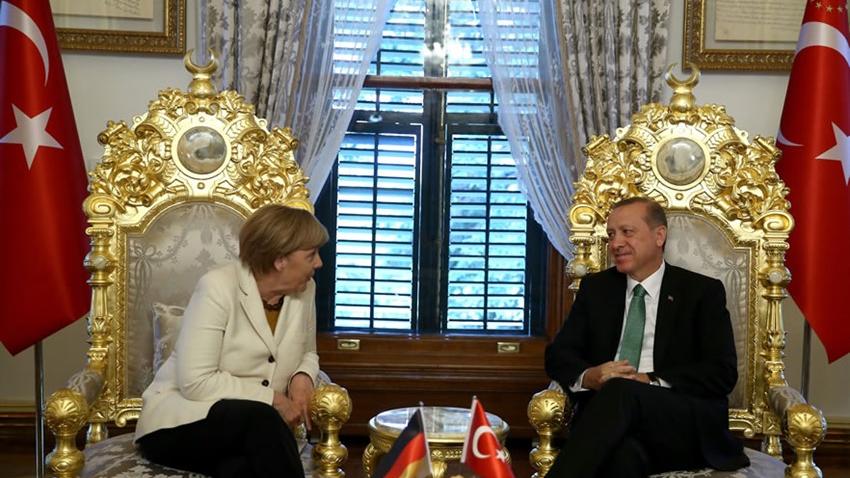 Merkels Angebot an die Türkei zur "Lösung der Flüchtlingskrise": Visafreiheit gegen besseren Grenzschutz