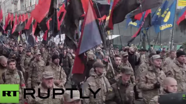 „Heil Ukraine!“ - Tausende Bandera-Verehrer marschieren durch Kiew