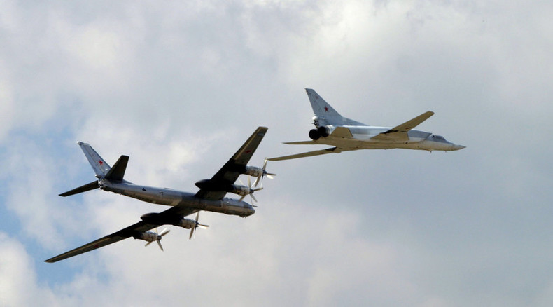 Moskau mobilisiert strategische Langstreckenbomber gegen IS - Zusammenarbeit mit Frankreichs Marine