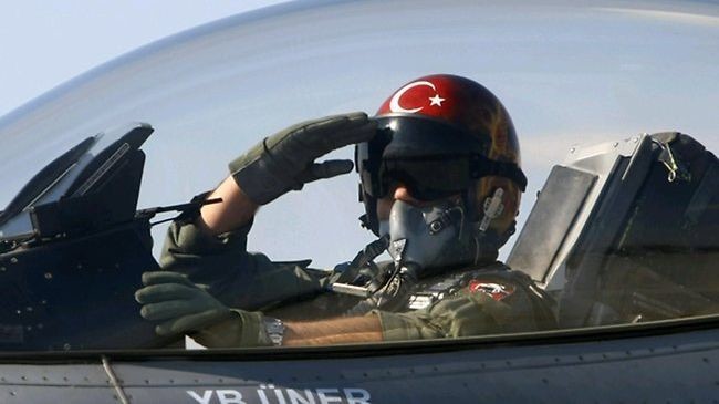 Ukraine will türkischen Piloten, der die Su-24 abschoss, als „Held der Ukraine“ auszeichnen