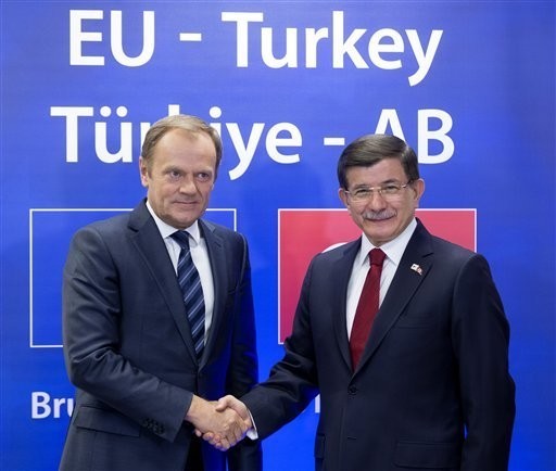 EU und Türkei einigen sich auf Aktionsplan für Beitrittsverfahren und Flüchtlingskrise