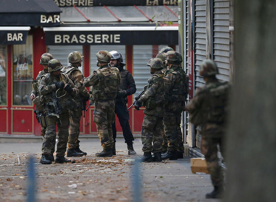 Paris: Selbstmordattentäterin sprengt sich in die Luft - Feuergefecht bei Razzia