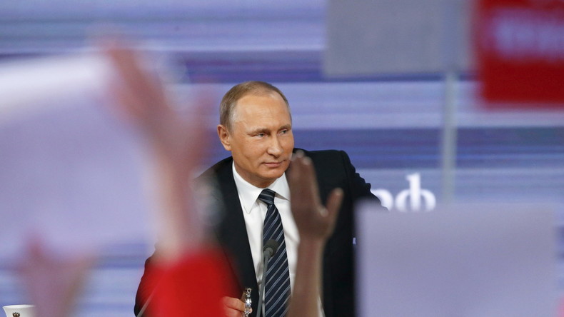 Putin vor der Weltpresse: 1400 Journalisten grillen den russischen Präsidenten