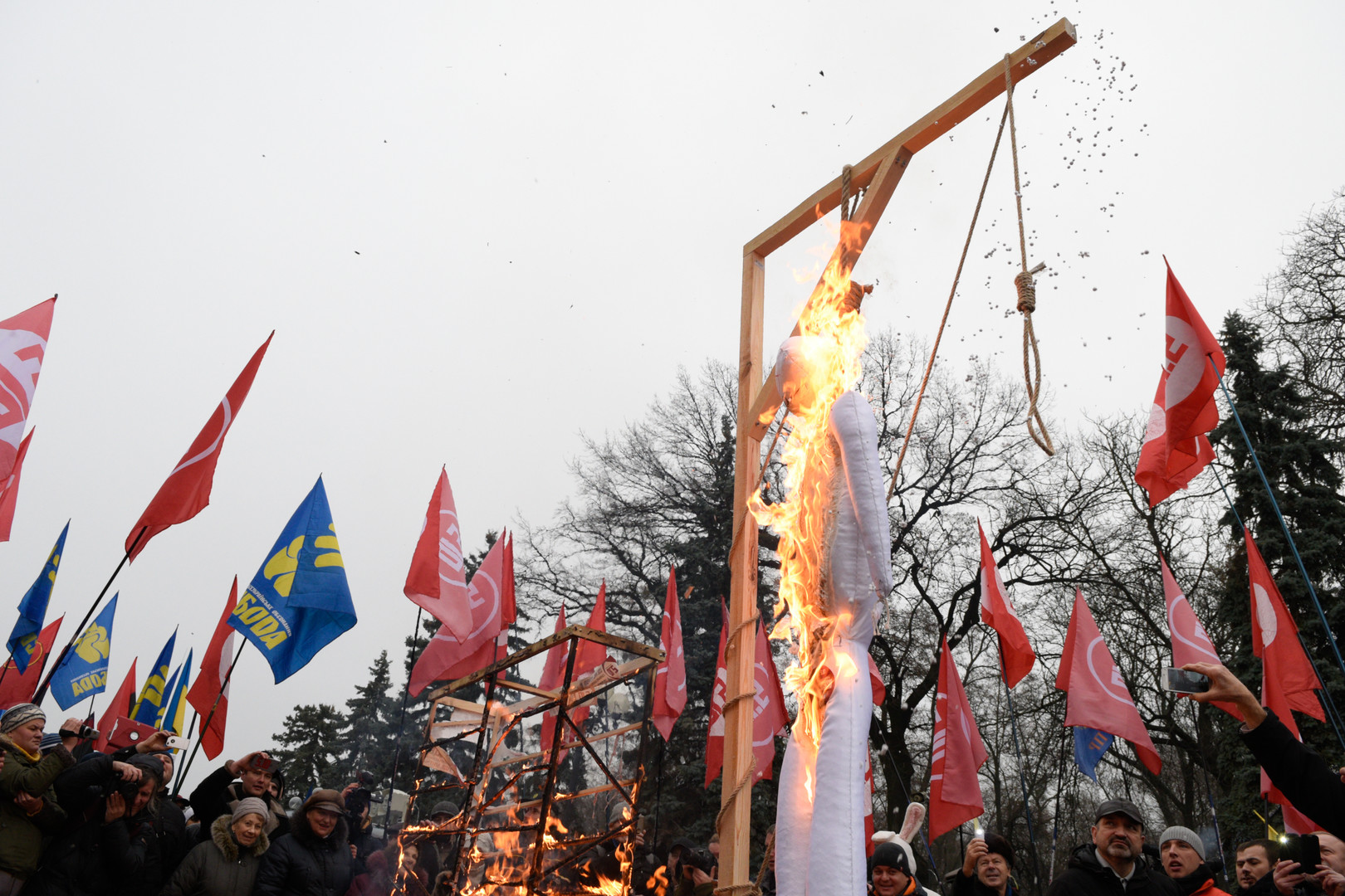Ukrainische Demokratie in der Rada - Wie sie lebt und schlägt (auf Jazenjuk)