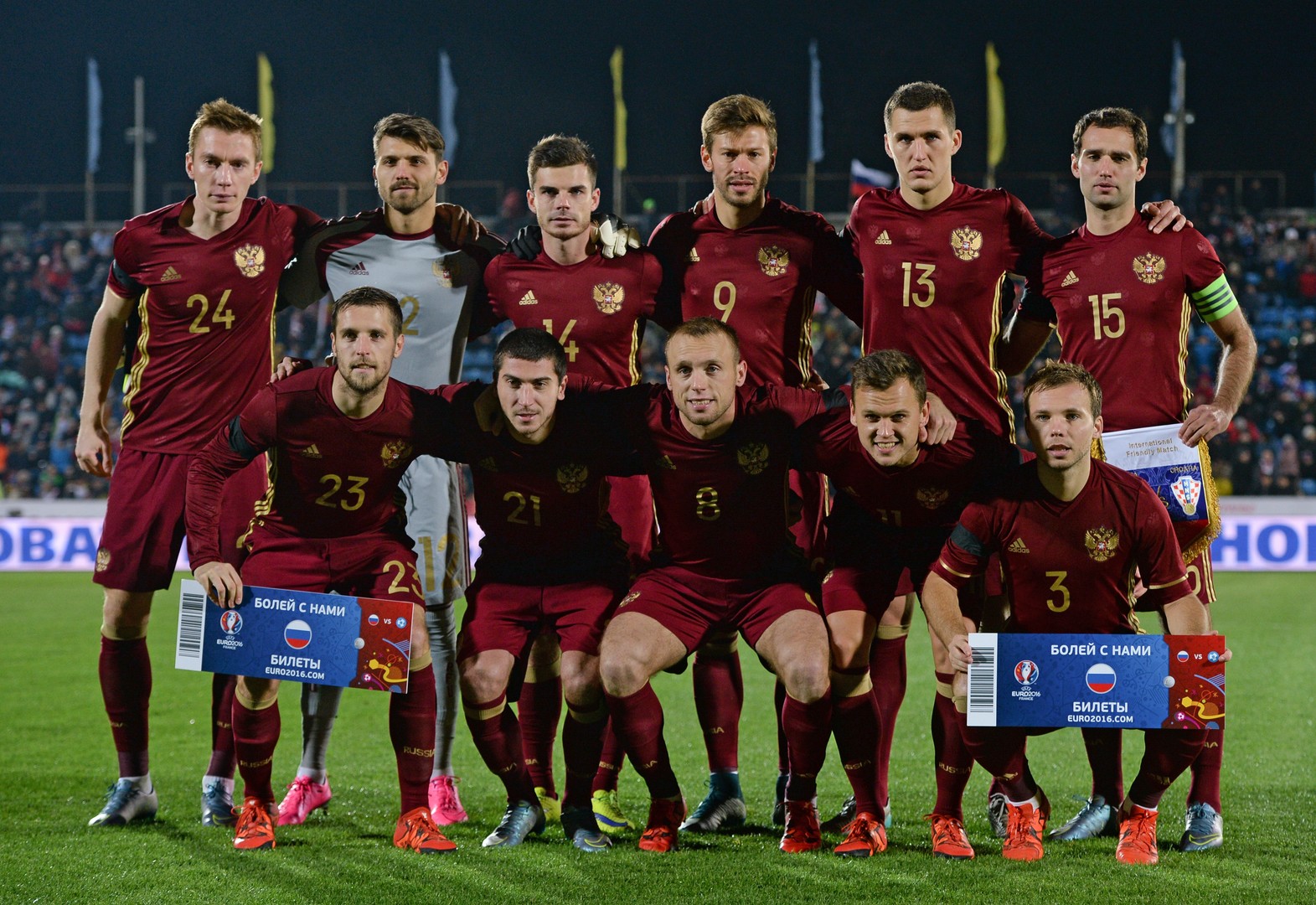 Verstärkung für Nationalelf: „Schalke“-Verteidiger Neustädter holt russischen Pass in Moskau ab