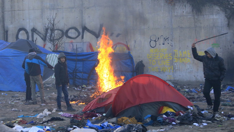 Flüchtlingskrise aktuell: "Dschungel von Calais" teilweise geräumt