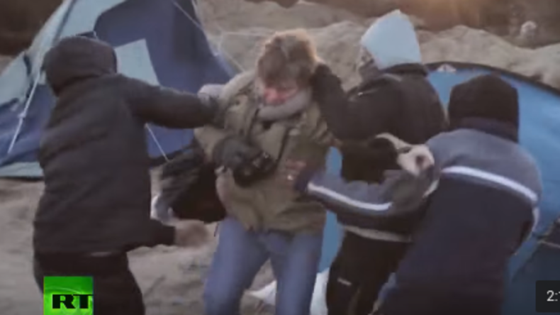 Niederländische Journalisten im "Dschungel von Calais" von Flüchtlingen attackiert