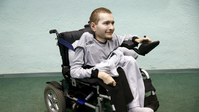 Kopftransplantation bei einem Affen gelungen - 2017 Transplantation mit Menschenkopf geplant