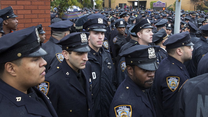 Cop verprügelt Cop: Afro-amerikanischer Polizist erhält 15 Millionen Dollar Entschädigung