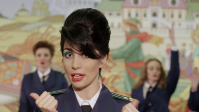 Pussy Riot-Aktivistin veröffentlicht neues Musikvideo - Eine Kunstkritik