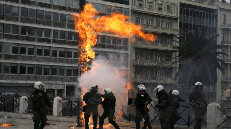 Wut in Athen: Generalstreik gegen Renten- und Steuerreform eskaliert