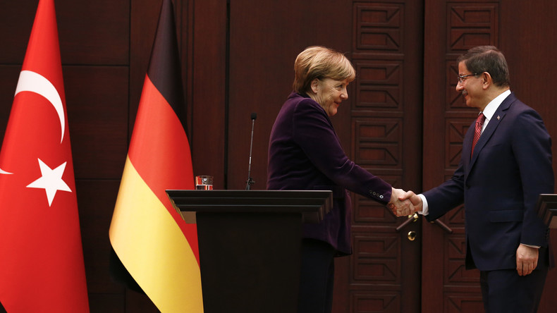 Bundeskanzlerin Merkel unterstützt Türkei und spricht sich für Flugverbotszone über Syrien aus