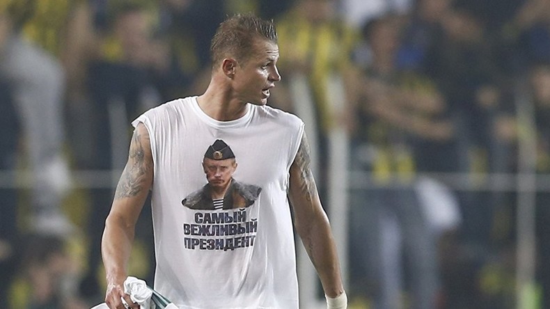 Wegen Putin-Shirt: UEFA droht Spieler zu sperren