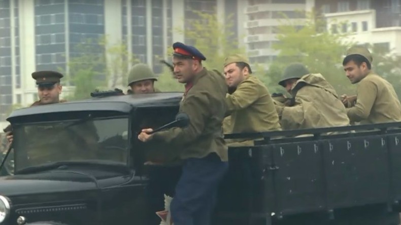 Live: Russlands Kommunistische Partei feiert 98-Jähriges seit der Gründung der Roten Armee