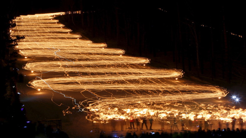 RT Deutsch-Bildergalerie: "Lichter im Schnee" - Winterfackel-Festival in Sibirien