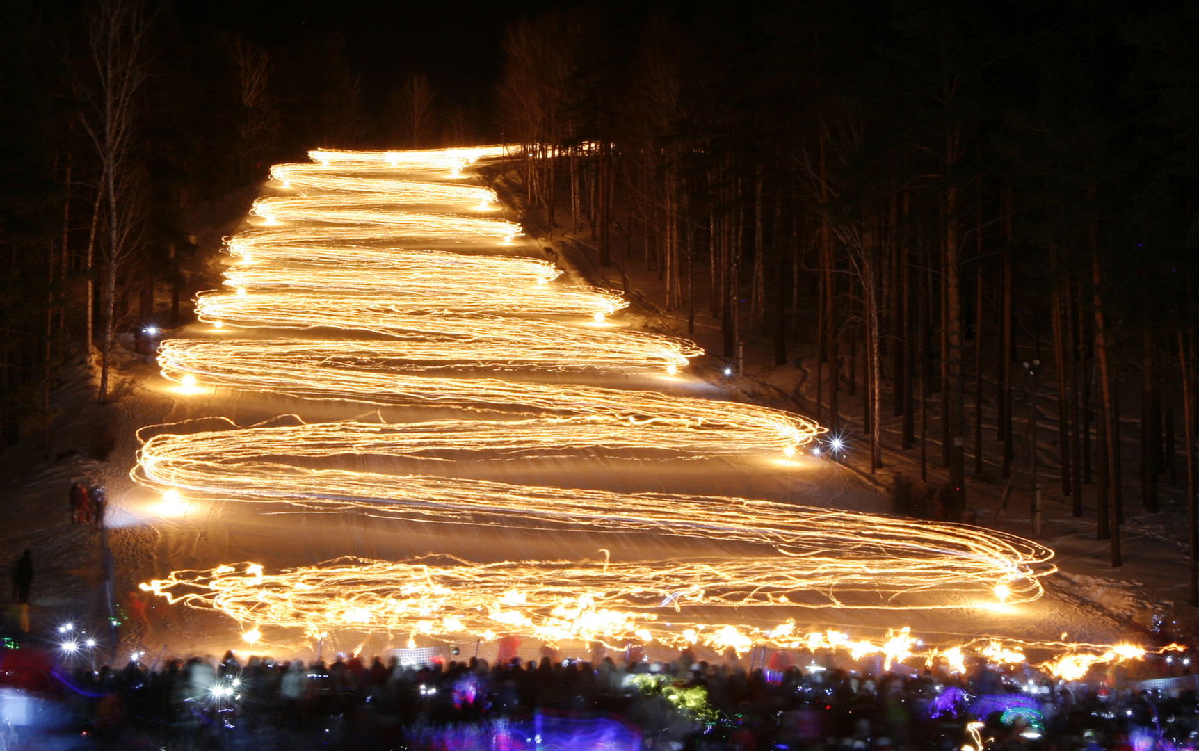 RT Deutsch-Bildergalerie: "Lichter im Schnee" - Winterfackel-Festival in Sibirien