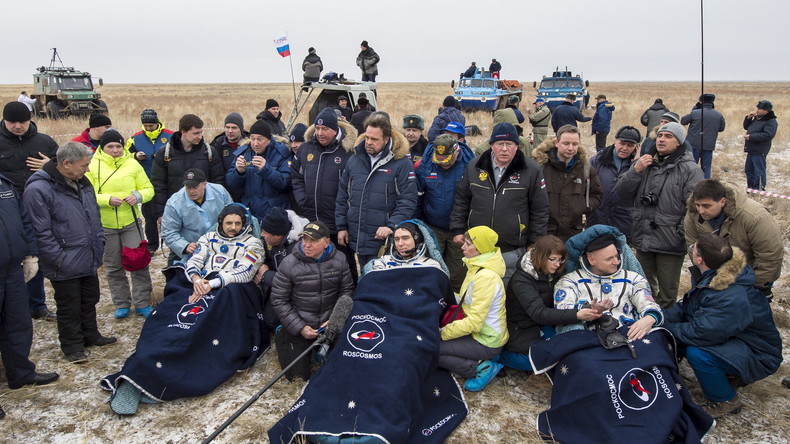 RT Deutsch-Bildergalerie: Russischer und amerikanischer Kosmonaut landen in Kasachstan