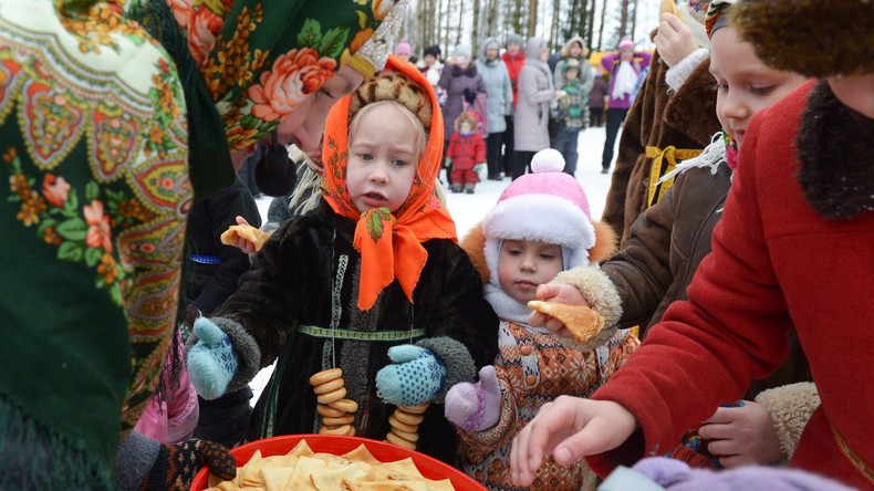 RT Deutsch-Bildergalerie: Russland - Traditionelle "Butterwoche" in der Oblast Archangelsk