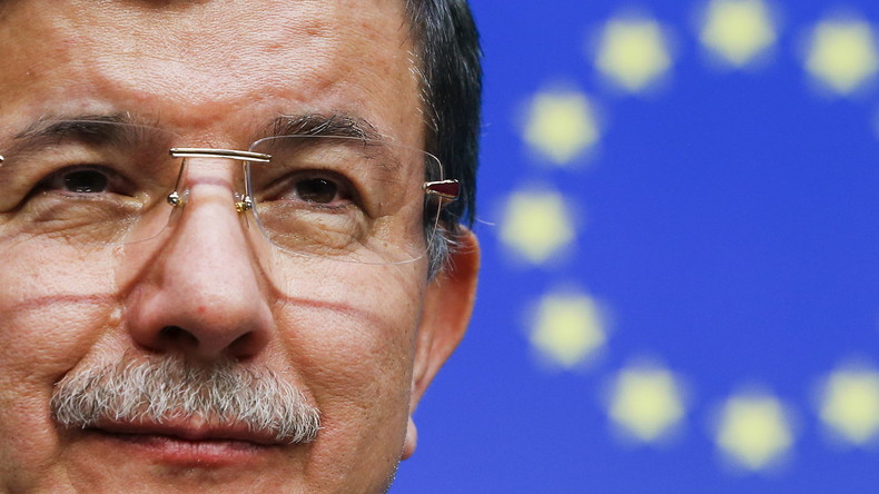 Meinungsfreiheit à la Davutoglu: Wer in der Türkei die Regierung kritisiert, kommt in den Knast