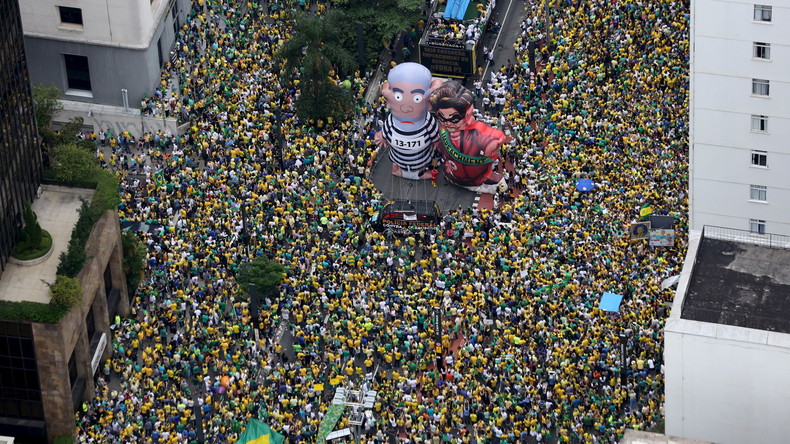 “Arabischer Frühling” auf brasilianisch: Justiz und Medien gegen Staatspräsidentin Rousseff