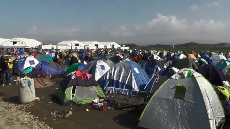 Live an der griechisch-mazedonischen Grenze aus dem Flüchtlingslager in Idomeni
