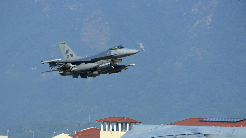 Türkischer Bombenkrieg gegen kurdische PKK im Irak - 26 Tote Kämpfer