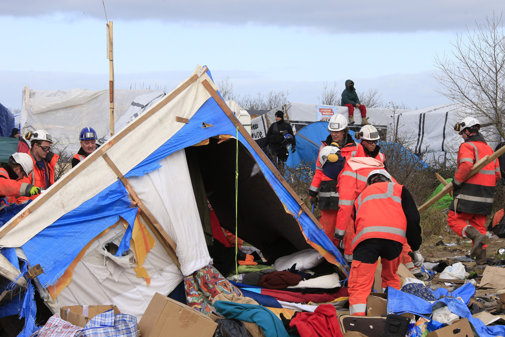 RT Deutsch-Bildergalerie: Der "Dschungel von Calais" in Flammen