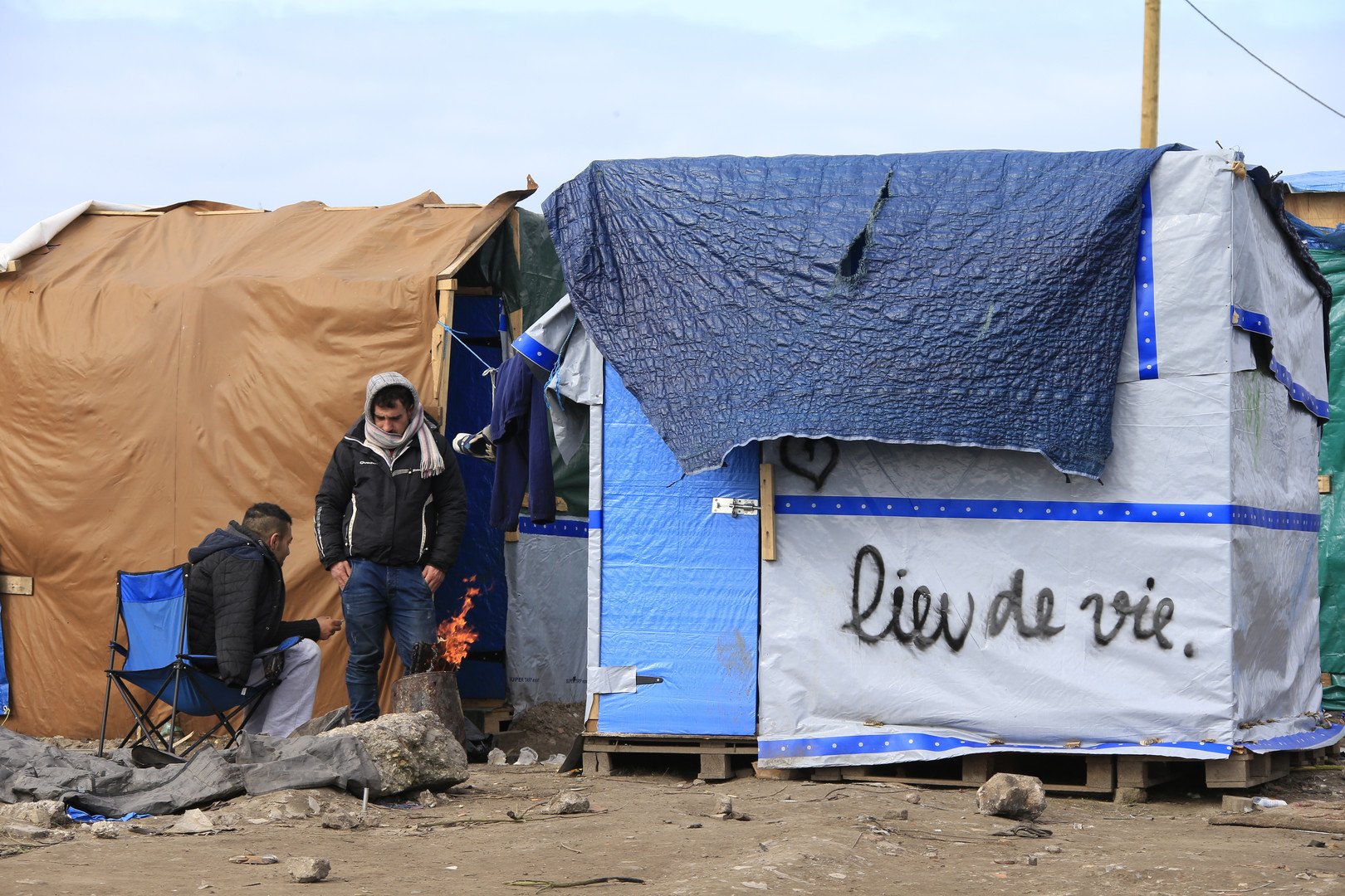 RT Deutsch-Bildergalerie: Der "Dschungel von Calais" in Flammen