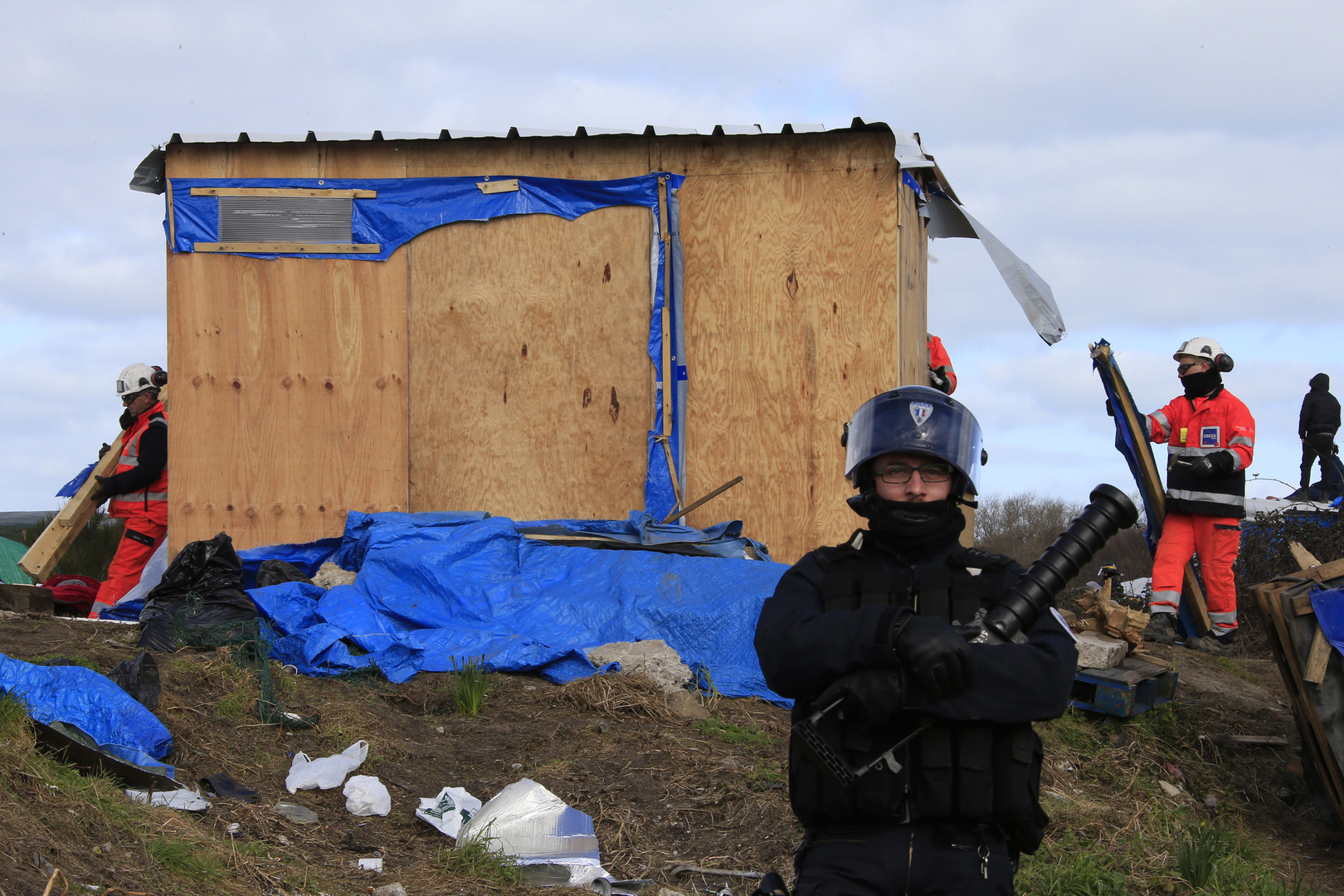 RT Deutsch-Bildergalerie: Der "Dschungel von Calais" in Flammen